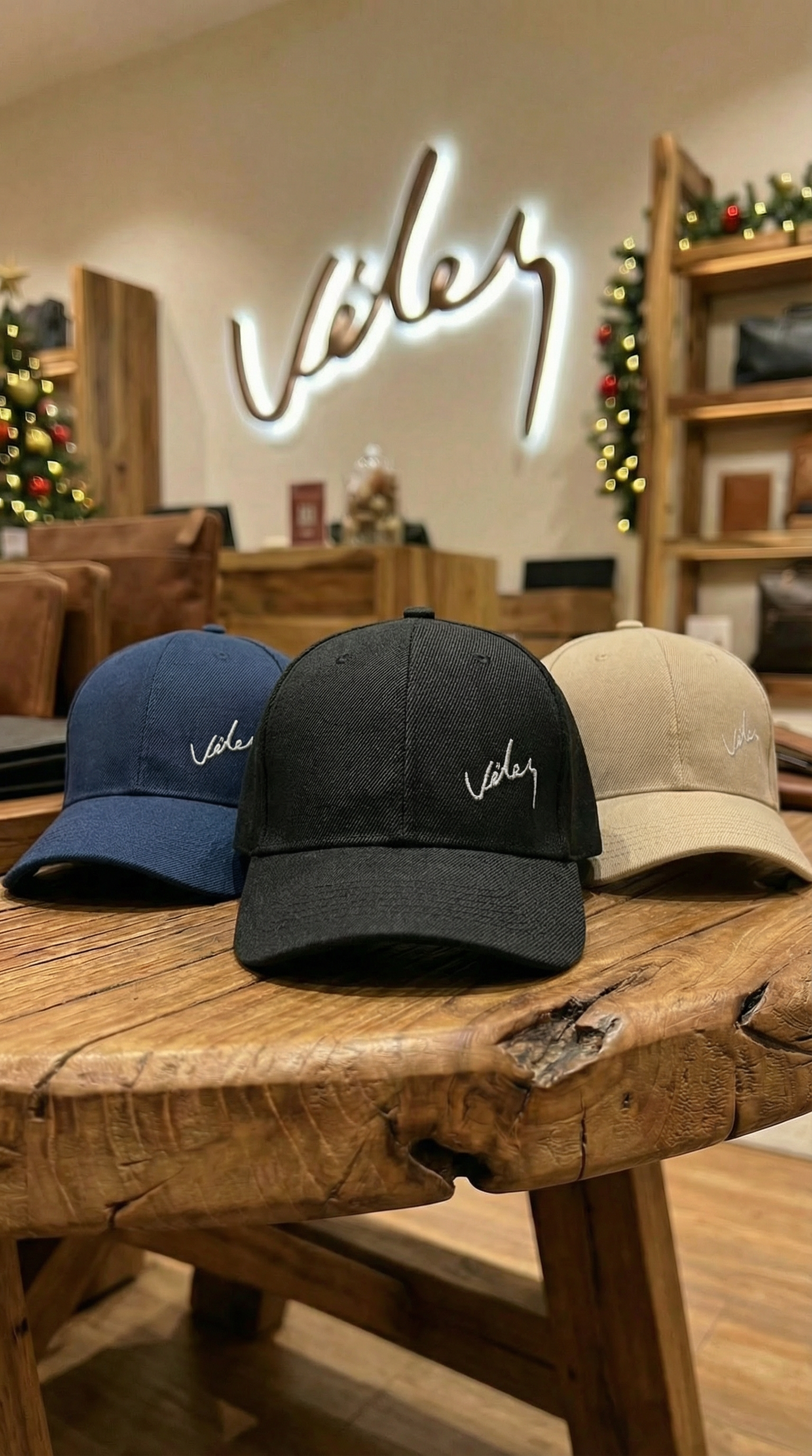 🎄La Más Vendida en Colombia🔥 – GORRAS BORDADO VÉLEZ + ¡Lleva 3 y Paga Solo 2! 🎁